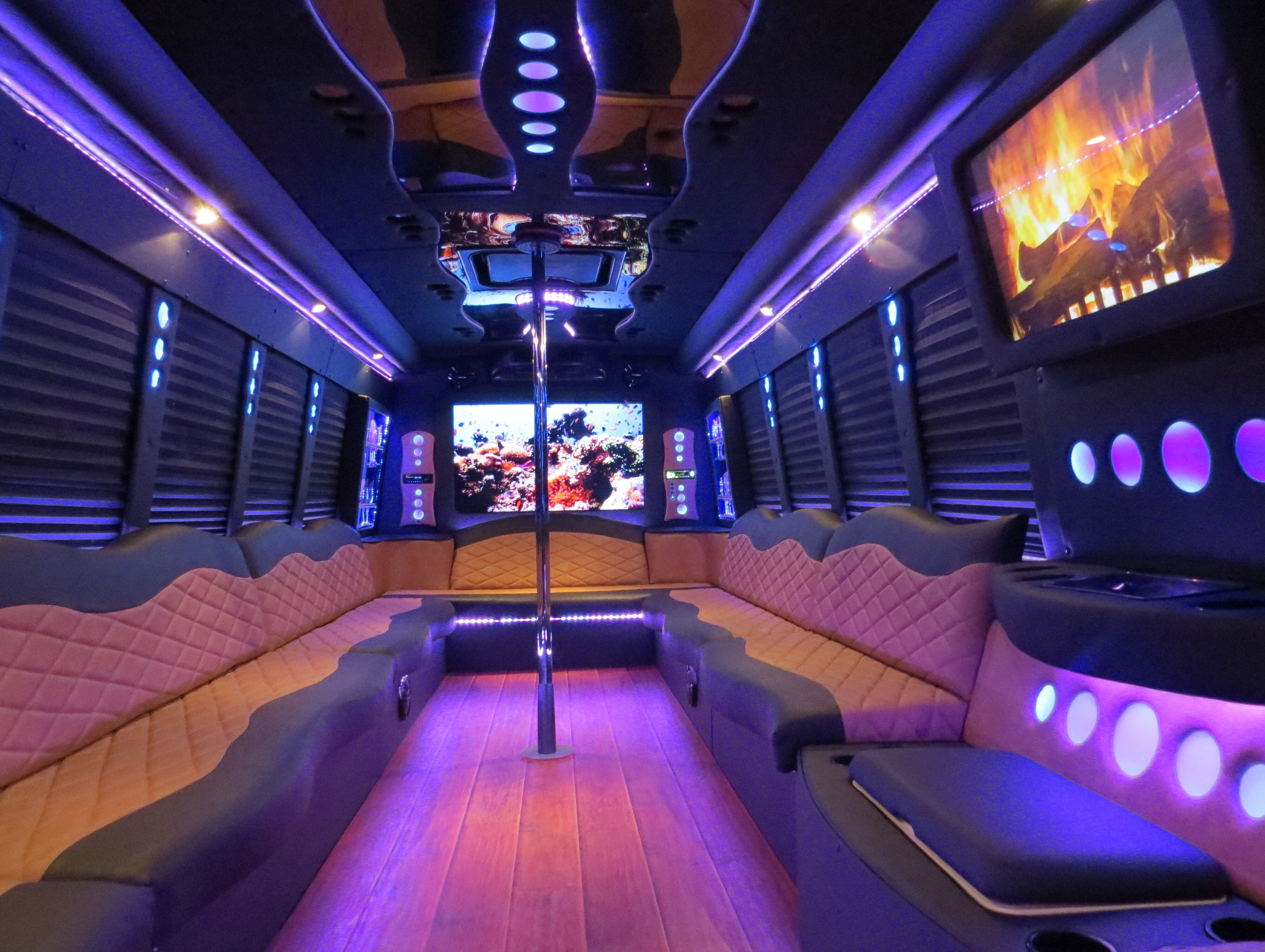 Wedding transportation by A Posh Limousine in Memphis, TN