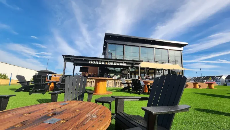 Wedding specialty vendors by Honor Brewing Company - Loudoun Restaurant & Brewery in Sterling, VA